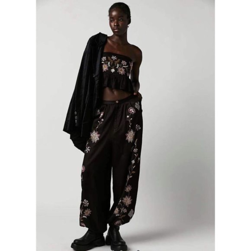 Embroidered Black Wide-Leg Pants